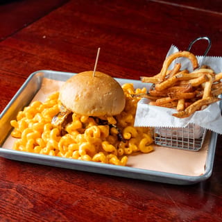 The Mac 'N Cheeseburger