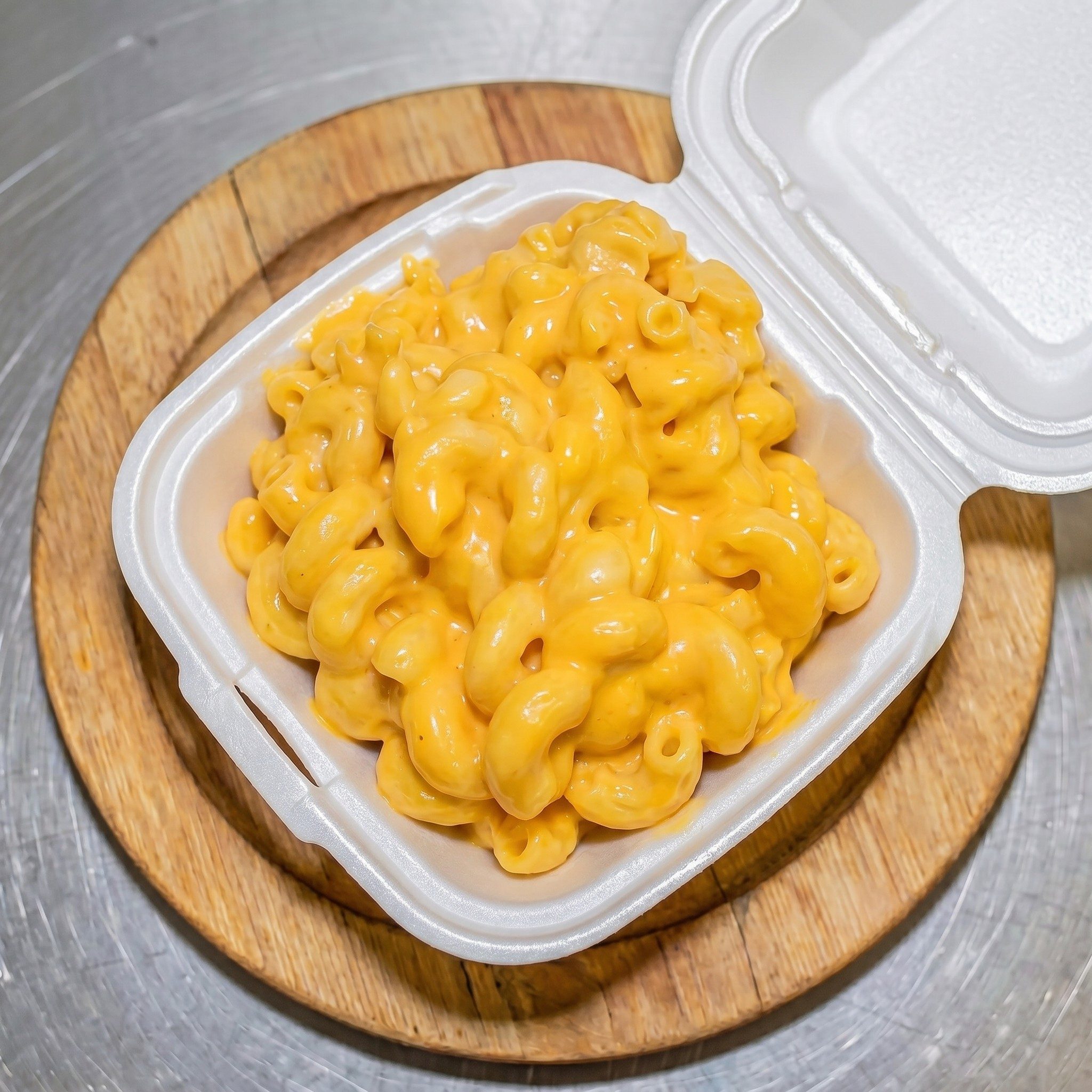 The Mac 'N Cheeseburger.